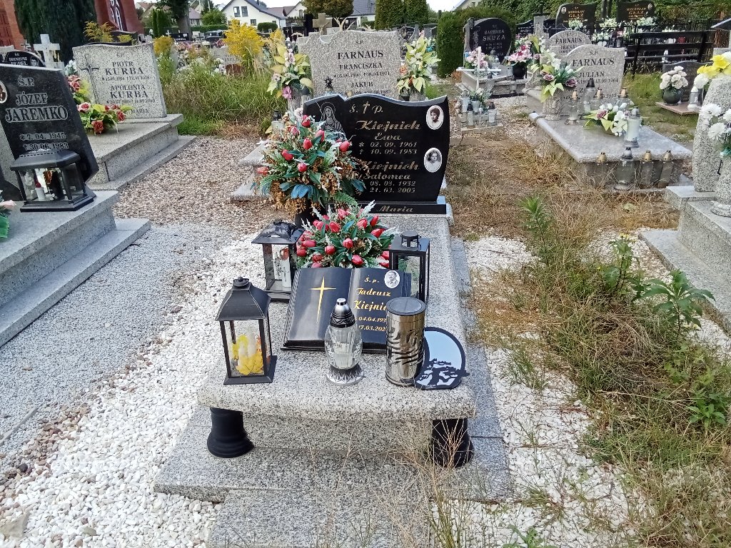 Grób Tadeusz Kiejnich